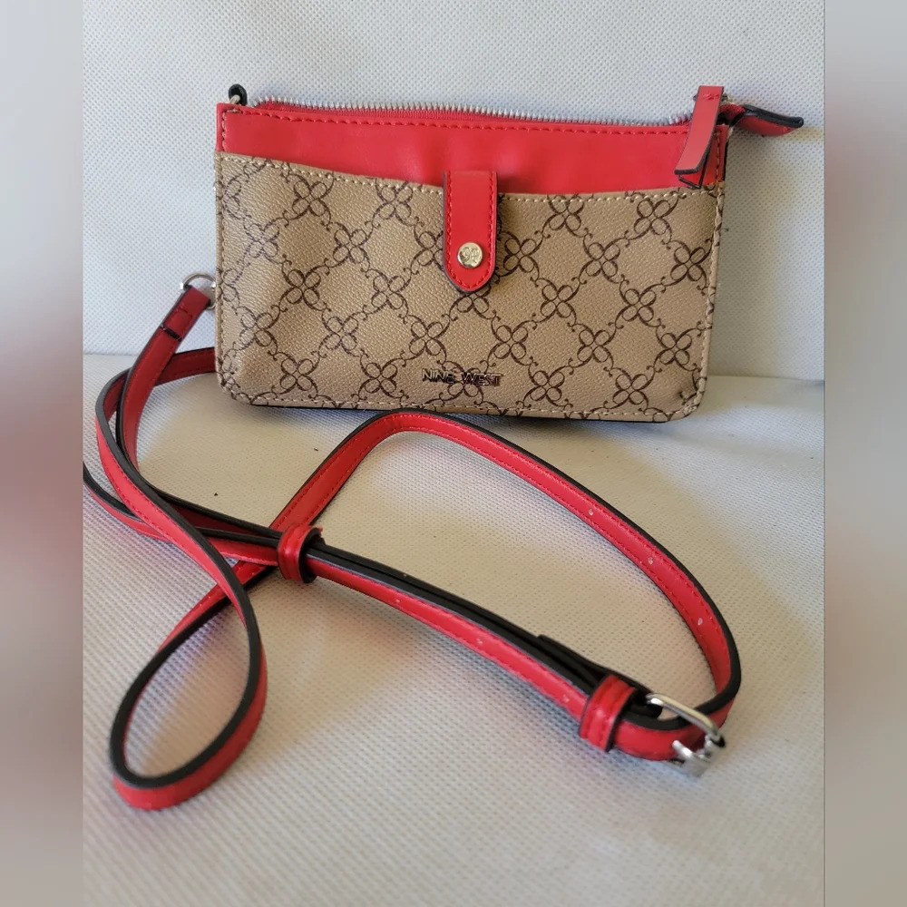 NWOT - NINE WEST CROSSBODY HANDBAG PURSE- SMALL - Picture 1 of 5